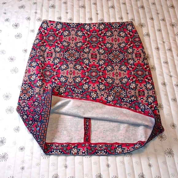 Talbots Geometric Patterned Skirt - Red and Blue NWOT - Picture 5 of 8